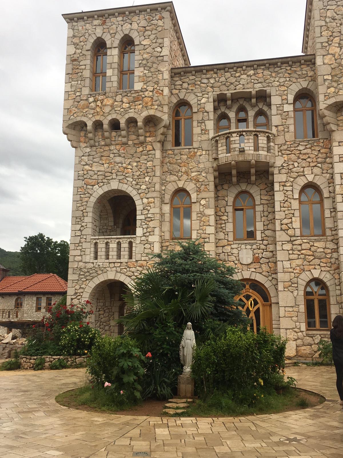 Castillo de Nancy y Patrick en Medjugorje, Bosnia y Herzegovina