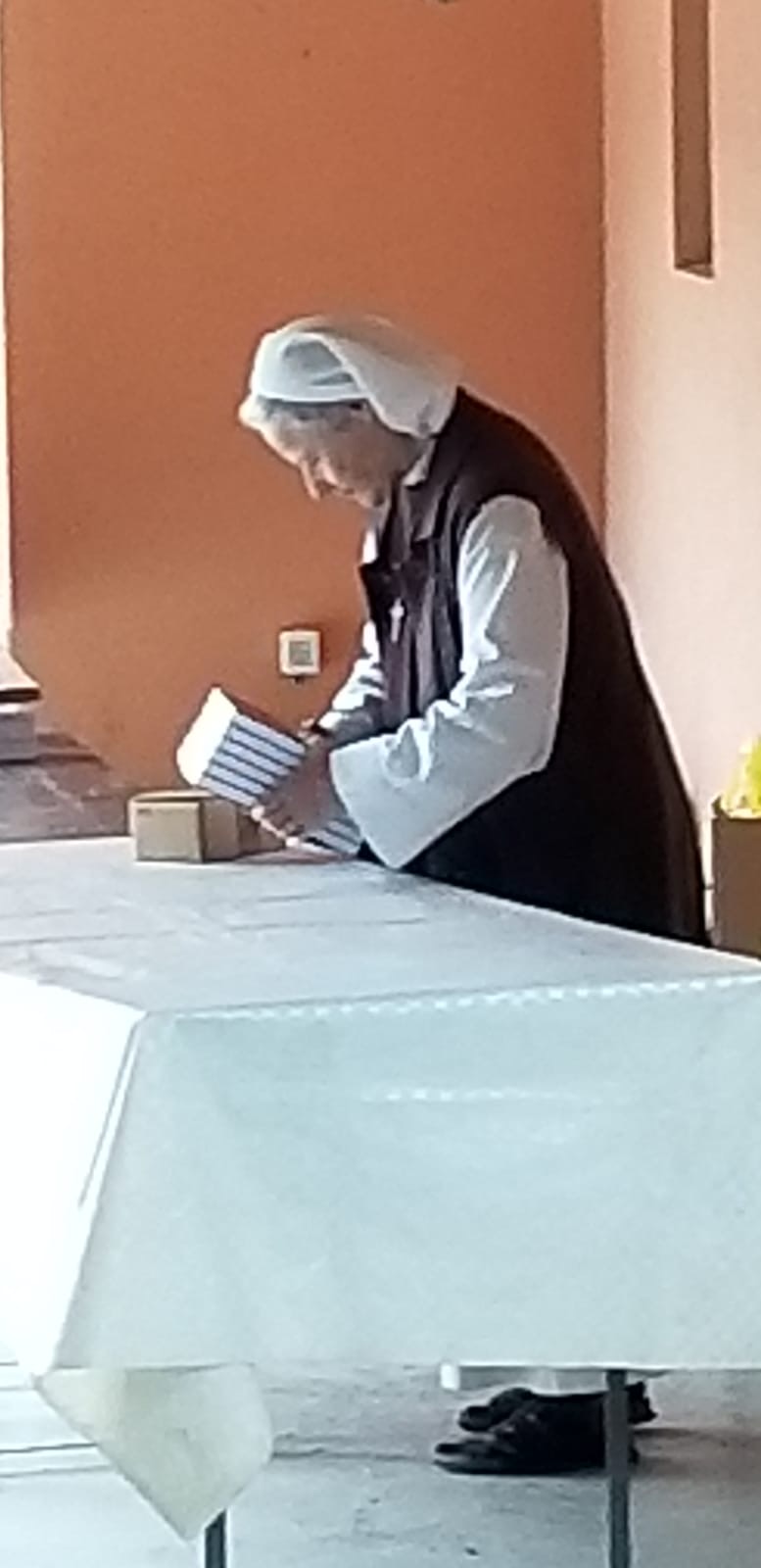 Oración vespertina en la iglesia de Santiago