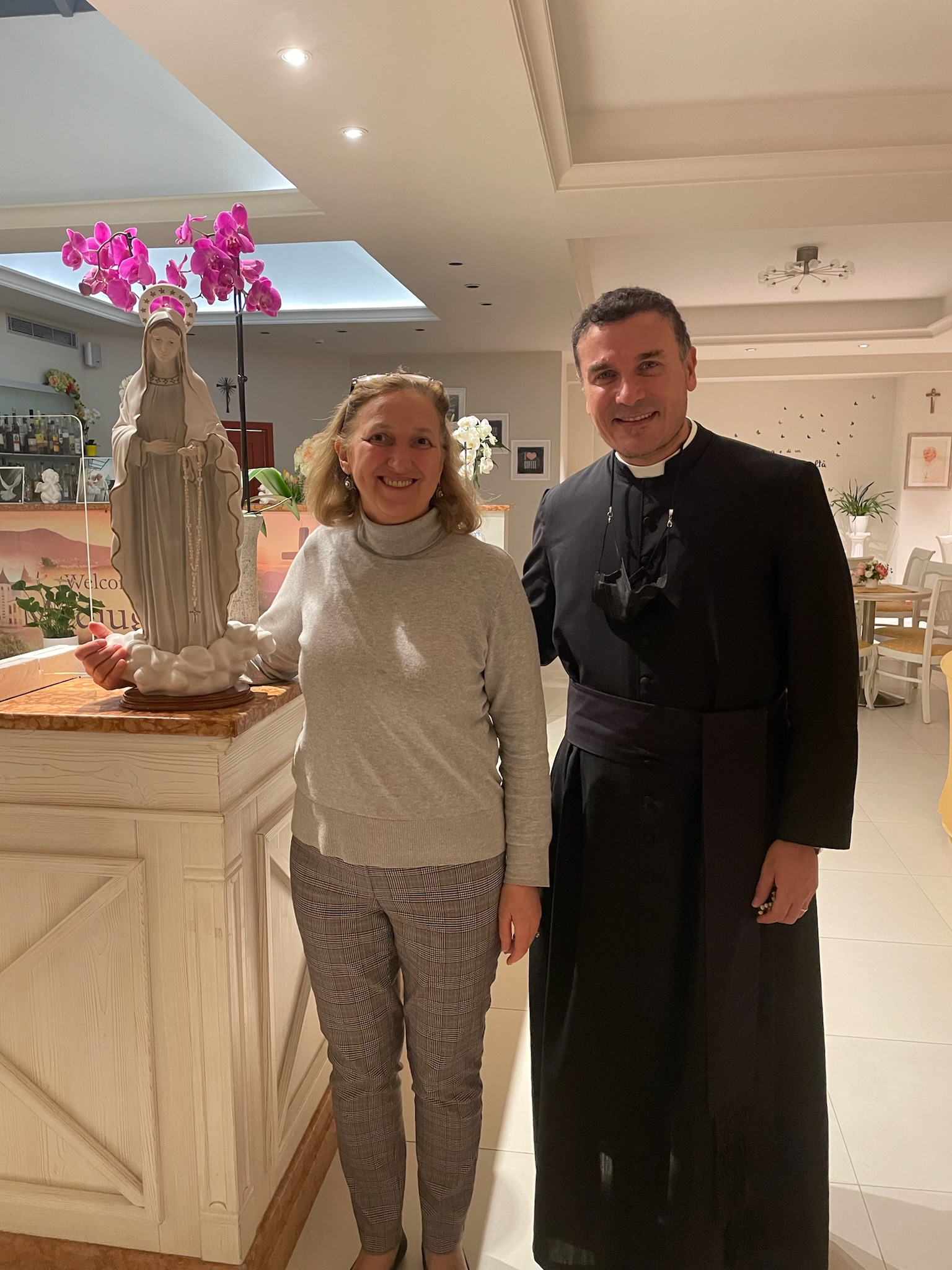 Misa internacional en altar exterior de Medjugorje