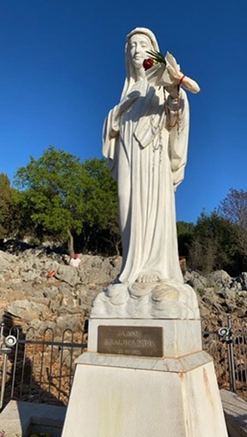 Devoción mariana en Podbrdo Medjugorje