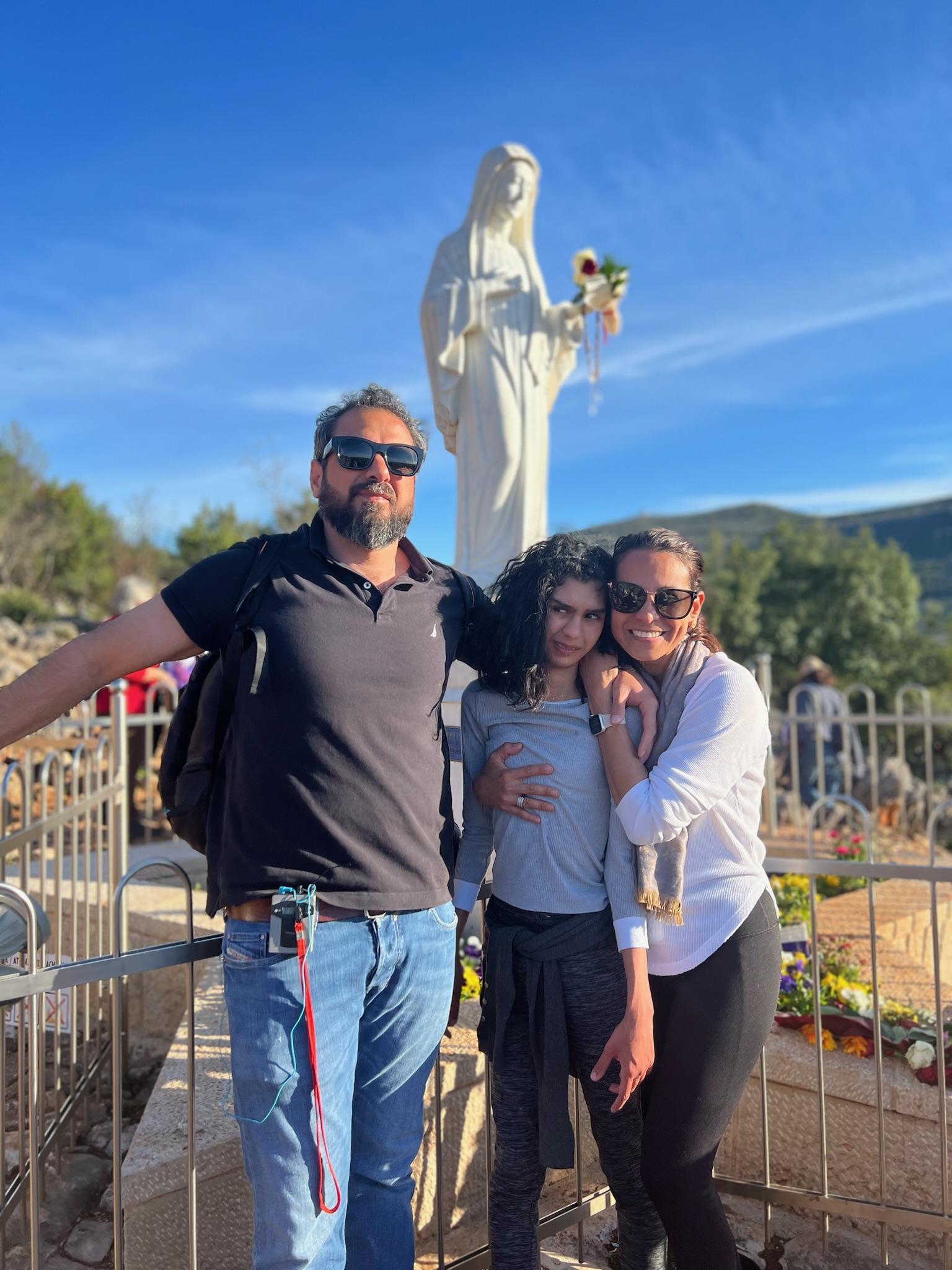Familia peregrina en las Apariciones de Medjugorje